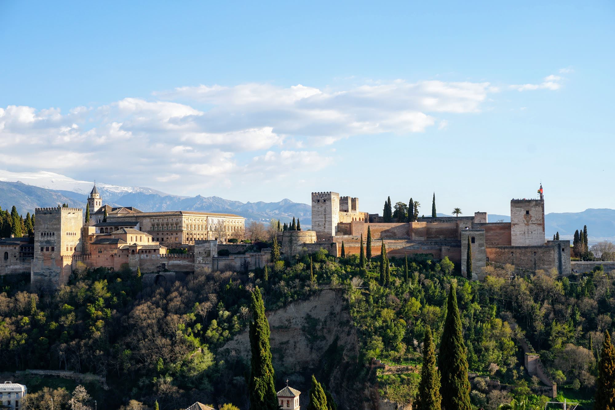 Alhambra: Reistipps zur maurischen Stadtburg in Granada