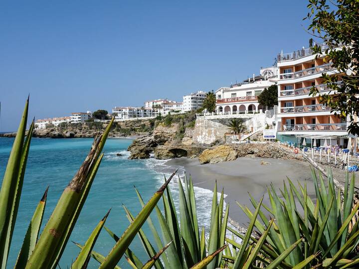 Strand La Caletilla in Nerja Strand La Caletilla