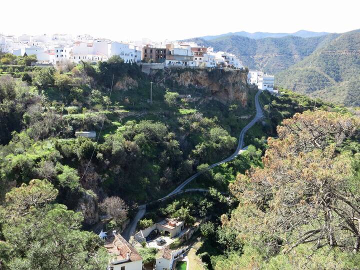 IS2: Rundwanderung von Istán zum Cañada del Infierno Wanderung Istán Cañada del Infierno