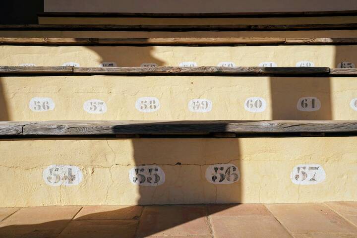 Nummerierte Sitzplätze in der Stierkampfarena Ronda Stierkampf
