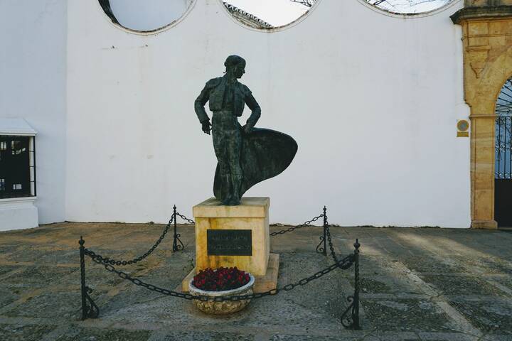 Statue des berühmten Stierkämpfers Cayetano Ordóñez (»Niño de la Palma«) Stierkampf Ronda