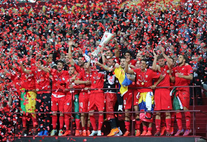 Spieler des FC Sevilla feiern den Gewinn der Europa League in Warschau 2015 FC Sevilla Erfolge