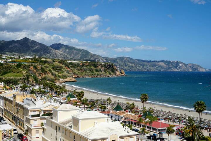 Der Playa Burriana in Nerja an der Costa del Sol Strandurlaub Nerja
