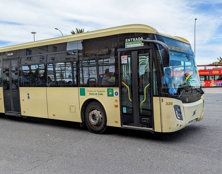 Cadiz lokaler Stadtbus