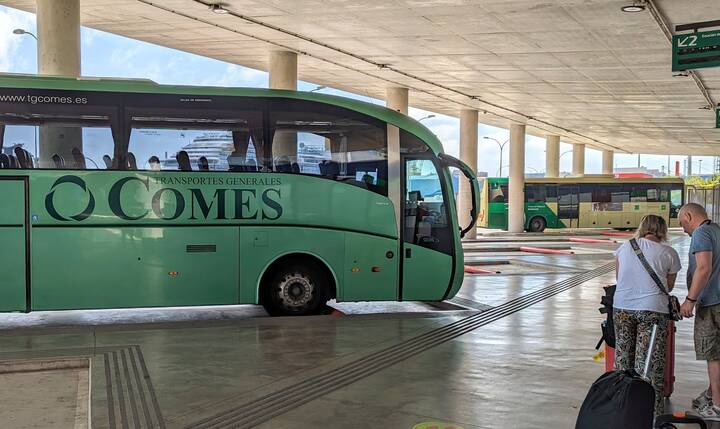 TG Comes Bus