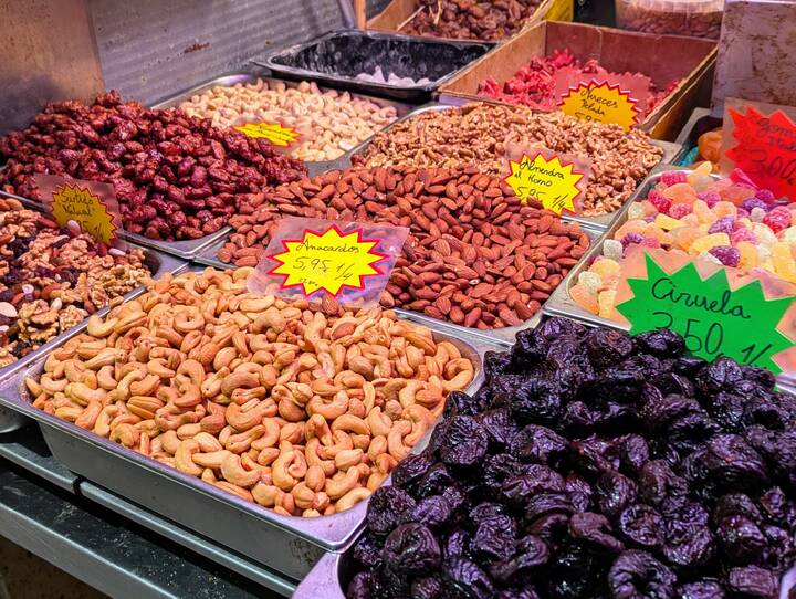 Málaga Markthalle Nüsse
