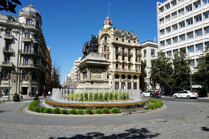 Plaza Isabel La Católica Granada
